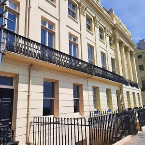  Apartment 99 Steps To The Sea United Kingdom